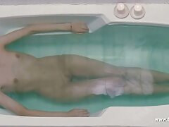 Fille texane amateur sexe français avec de petits seins et un corps maigre prend une bite
