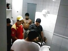 Deux gros mecs partagent cette petite salope sexy sexe amatrice française dans un trio