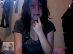 Une porno amateur allemand blonde aux gros seins sent une bite dans sa chatte sur le sable