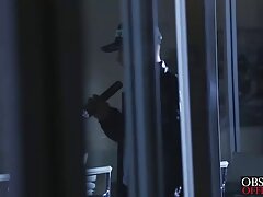 Une secrétaire séduisante video jeune amatrice francaise profite d'un trio interracial
