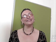 Séance de cockriding folle pornoamateurfrancais avec une grande nana se faisant double creampied