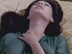 Un homme mûr sérieux profite d'une video triolisme francais poule mouillée juteuse de l'adolescente brune Colleen