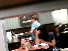 Deux filles porn amateurs français connectent leurs chattes dans la salle de bain et elles se douchent ensemble