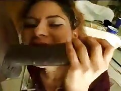 Deux filles se lèchent la chatte libertine francaise amateur pendant qu'un mec baise leur chatte